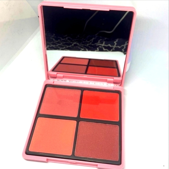 Ciate London Miss Piggy Blush Quad - Picture 2 of 2